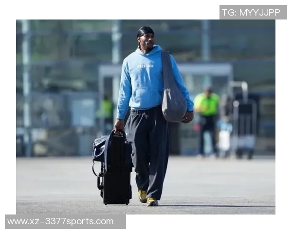 快船客场挑战国王小卡哈登卫衣亮相科林斯酷炫登机照曝光